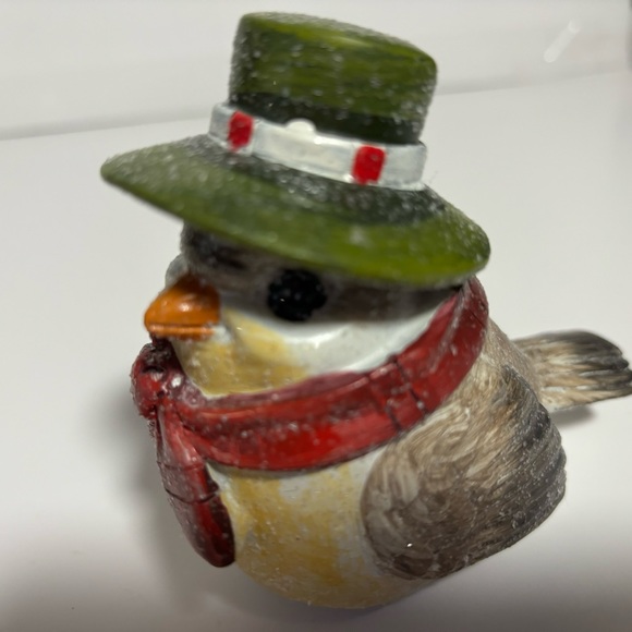 Kirklands Resin Birds of Winter Wearing Scarves Hats Set of 2  LIKE NEW Decor - Picture 16 of 16